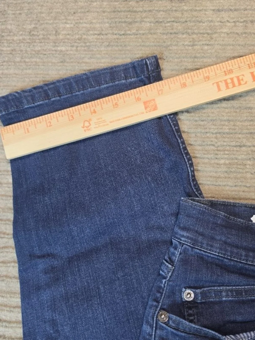 Mugsy Jeans small hole